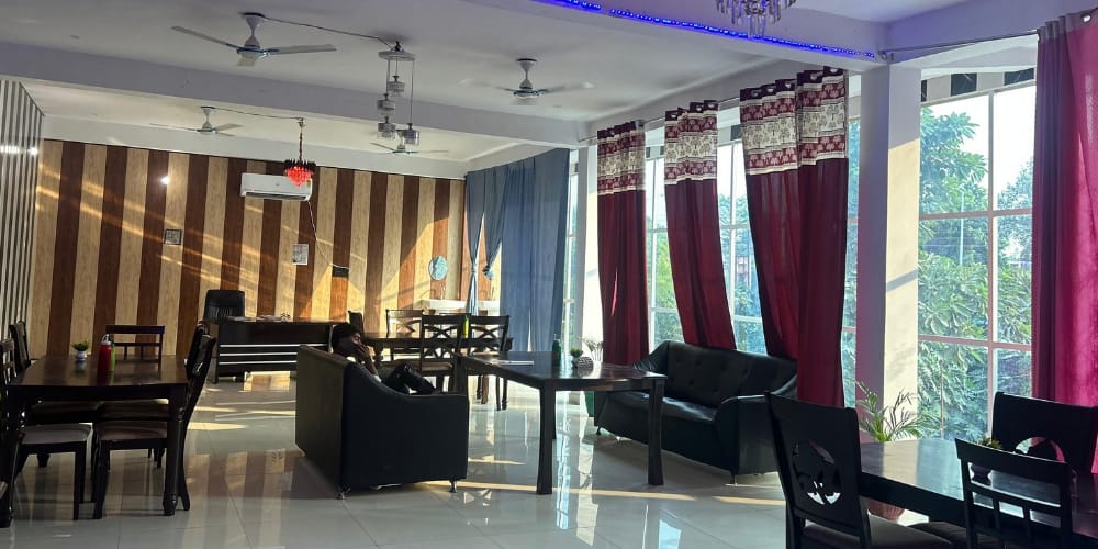 WhatsApp Image 2025-10-23 at 20.42.40 (1)